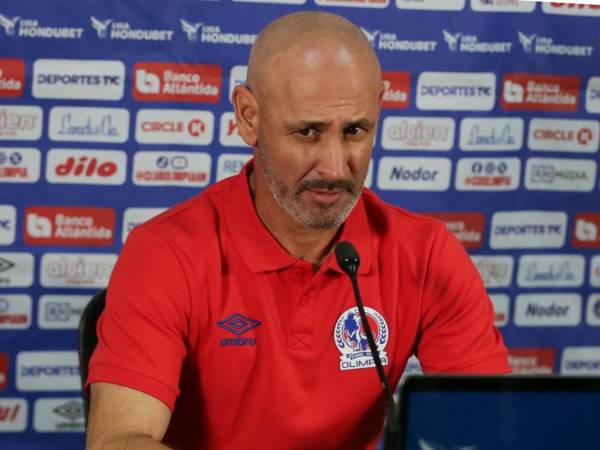 Eduardo Espinel atendió a los medios de comunicación.