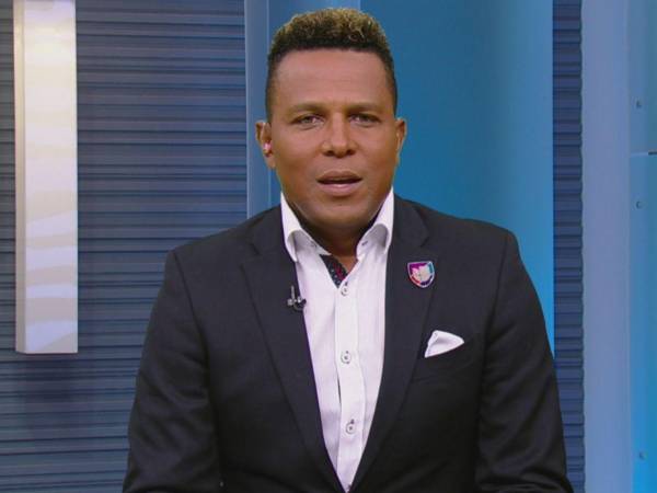 Carlos Pavon dando declaracines.