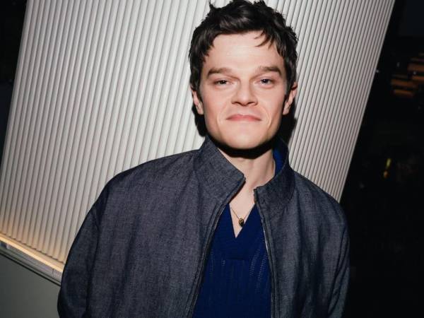 En declaraciones a BBC News, Robert Aramayo, ganador del premio a mejor actor por su interpretación de John Davidson en I Swear, afirmó: “Son tics; él tiene tics y debemos entender que la forma en que percibimos el síndrome de Tourette es una responsabilidad compartida.