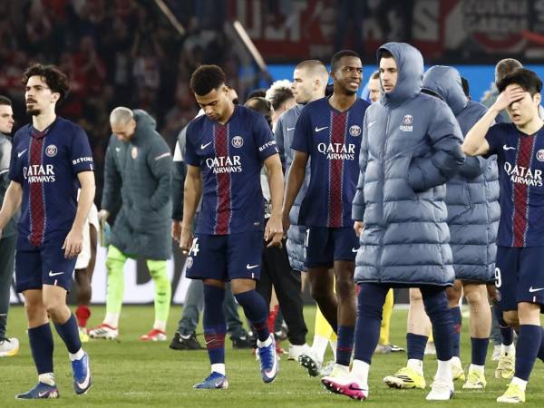 Jugadores del PSG lamentaron la derrota sufrida como local.