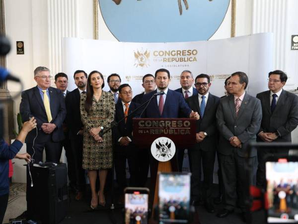 La Junta Directiva del Congreso anunció en conferencia de prensa que dio marcha atrás con el aumento salarial a diputados.