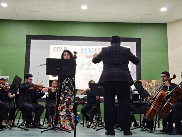 El Concierto de Gala tuvo lugar en la Alianza Francesa de San Pedro Sula, donde decenas de personas disfrutaron de piezas musicales de grandes compositores.