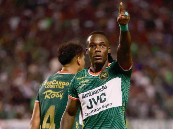 Román Rubilio Castillo, celebrando su gol que rescató al Marathón contra el Olimpia en la final de ida.