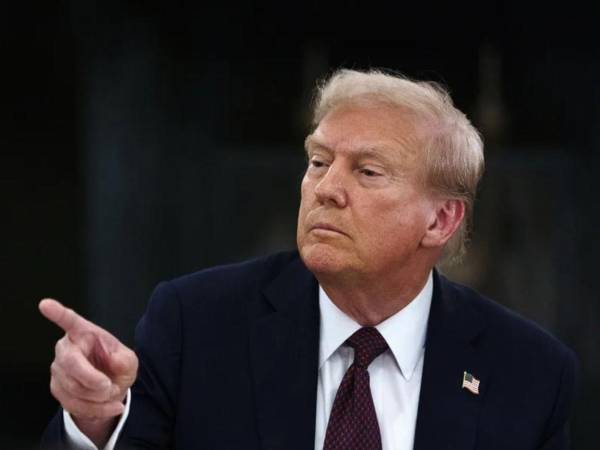 Donald Trump reaparece en público pese a riesgo tras ataque en su contra.