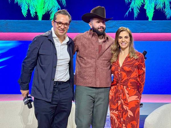 Carín León adelantó que el próximo año sacará un álbum de música country, tras convertirse en junio en el primer artista latino con sus propias canciones en el Spotify House del CMA Fest.