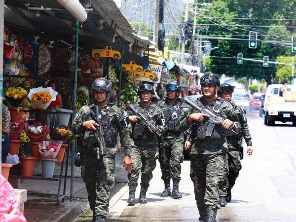 Los operativos de la PMOP buscan reforzar la seguridad y prevenir hechos delictivos en el centro de San Pedro Sula.