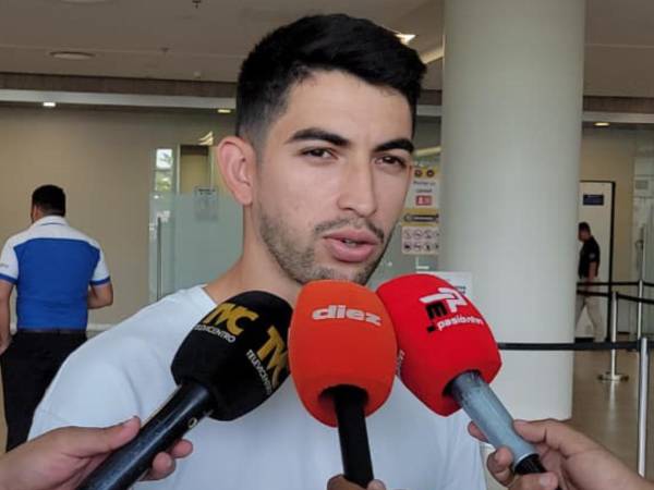 Jonathan Rubio en su llegada a Honduras para sumarse a la concentración de la Selección.