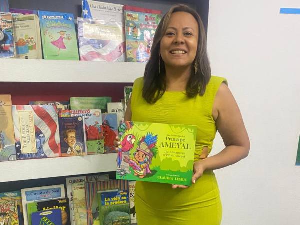 El relato tiene como protagonistas al abuelo K’uyen Ajaw y a su nieto Ameyal, transmite aprendizajes socioemocionales como el respeto a los mayores, la unión familiar y el amor por la naturaleza. “Los mayas tenían un profundo respeto por el entorno y ese es un legado que debemos recuperar”, destacó Lemus.