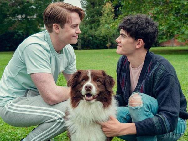 Netflix confirmó que Heartstopper Forever, la película que pondrá fin a la exitosa serie juvenil, se estrenará el 17 de julio de 2026, coincidiendo con el cuarto aniversario del debut de la ficción. El largometraje adaptará el sexto volumen de las novelas gráficas de Alice Oseman y marcará la despedida definitiva de Nick y Charlie.