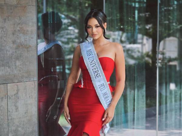 Con determinación y estilo, Kennia Mondragón se alista para portar la banda de Francisco Morazán en el certamen Miss Honduras Universo 2026, donde buscará conquistar al jurado y al público con su talento, carisma y compromiso.