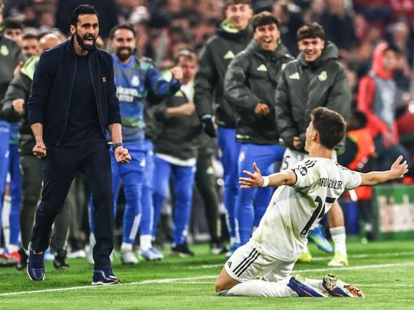 Álvaro Arbeloa celebrando un gol de Arda Güler con el Real Madrid.