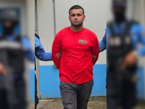 Fotografía de archivo de la detención de <b>Lester Alejandro Pavón Cuéllar</b>, alias <i>“El Loco”, cabecilla de la MS-13.</i>