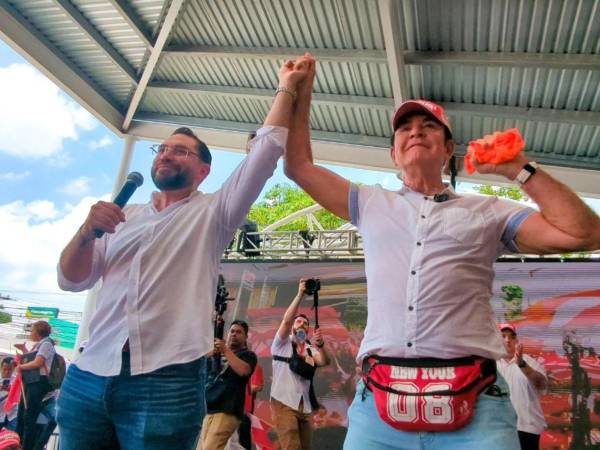 Jorge Cálix y Salvador Nasralla durante gira política.