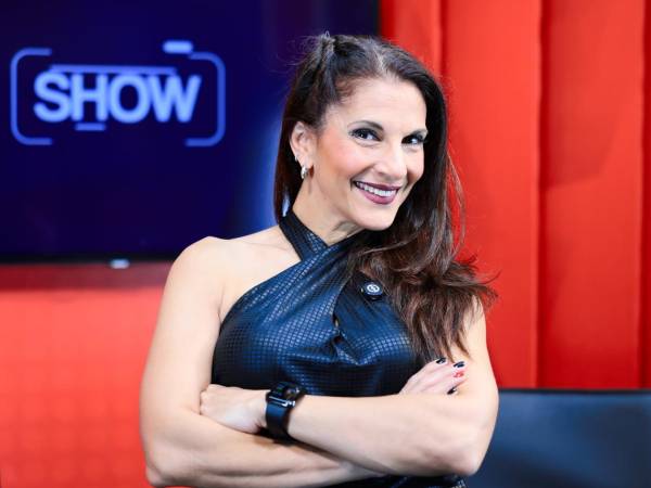 La cantante hondureña Ángela Bendeck presenta <i>Show Up</i>, un tema en inglés inspirado en la disciplina y el esfuerzo.