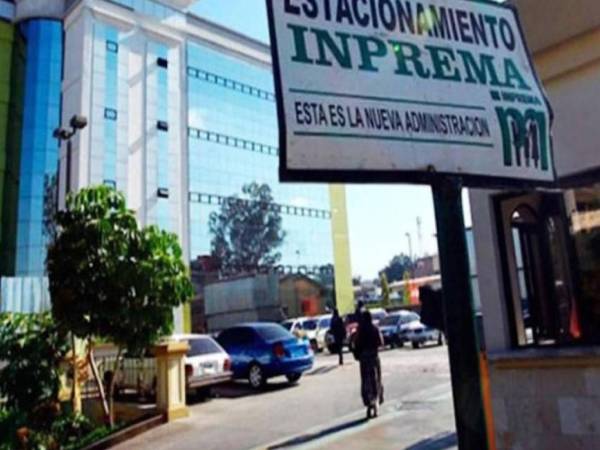 Entre los cambios más relevantes, se propone reducir la edad de jubilación de los docentes de 62 a 55 años. Imagen referencial de archivo.