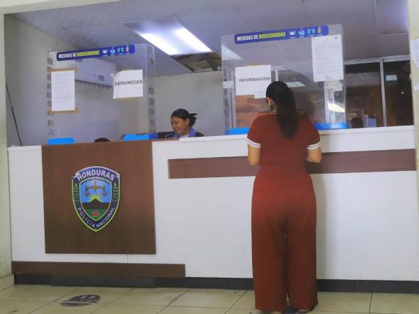 El primer paso para que un delito no quede impune es realizar la denuncia de manera formal en la Primera Estación de Policía. Está ubicada en la primera calle, 9 avenida, zona suroeste de San Pedro Sula.