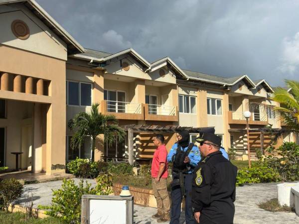 La acción policial se desarrolló conforme a los procedimientos establecidos en la ley, garantizando el orden público y la seguridad de las personas que se encontraban en el lugar.