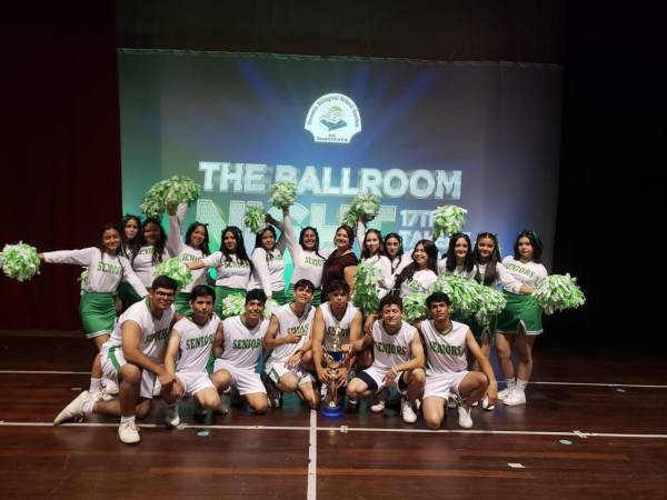 Este evento se realiza año con año, con el objetivo de fomentar el trabajo en equipo y exponer los talentos de cada estudiante. Los seniors de la Génesis Bilingual School abrieron el show.