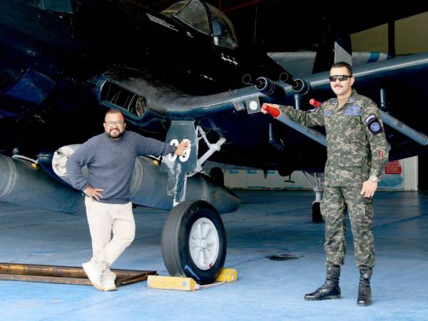 Juan Carlos Ortiz y Fernando Cerna, piloto activo de la Fuerza Aérea Hondureña, interpretan a dos de los personajes principales de la película: Matías Hernández y Fernando Soto Henríquez, respectivamente.