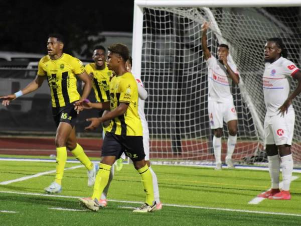 Real España le ganó el Clásico al Olimpia en New Orleans, Estados Unidos.