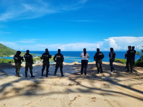 El manejo de gestión para la conservación del Parque Nacional Marino Islas de la Bahía (PNMIB), reúne una seria de acciones directas que demuestran cómo la sostenibilidad puede ir de la mano con la protección.