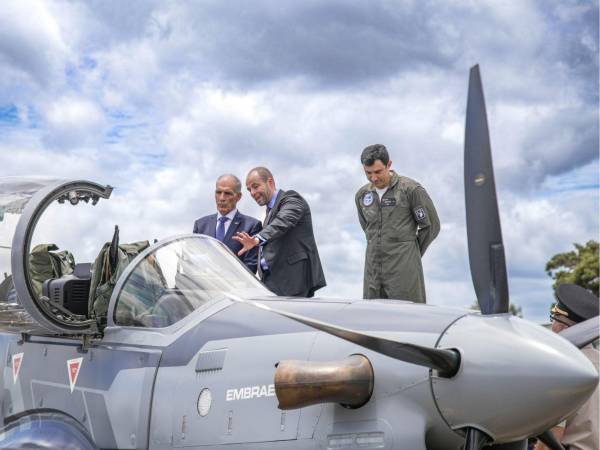 El presidente Asfura participa en el evento de relanzamiento de la aeronave militar.