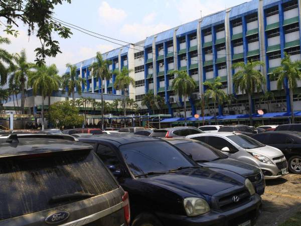 Fachada del hospital Mario Catarino Rivas de San Pedro Sula.