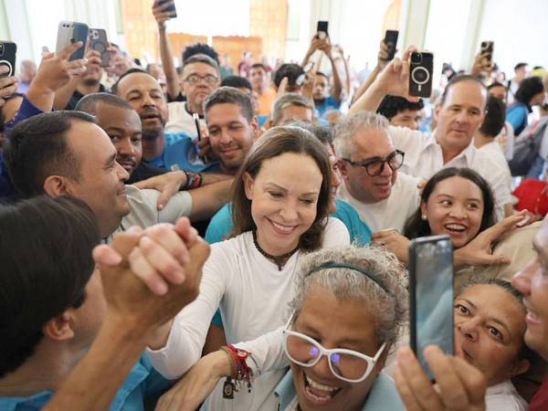 Rompiendo el veto que aseguraba tener para volver a Venezuela, María Corina Machado reapareció este domingo en el escenario nacional para medir el verdadero alcance de su liderazgo de calle. ¿Qué se sabe hasta ahora de su retorno?