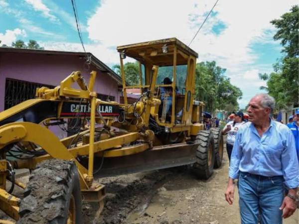 La maquinaria para las 298 alcaldías de Honduras se empezará a distribuir a finales del mes de mayo, según lo dio a conocer el presidente de la República, Nasry Asfura Zablah.