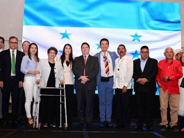 El aspirante liberal a la presidencia presentó nuevas adhesiones que consolidan su oferta electoral mediante respaldos de diversos sectores.