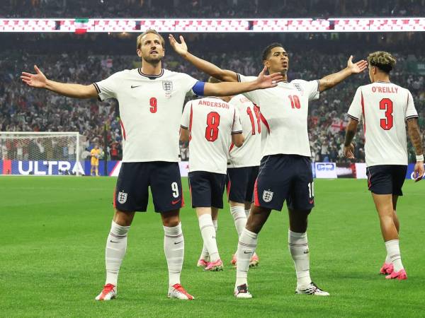 Jude Bellingham hizo su mítico festejo en el estadio Azteca, acompañado por Harry Kane. Los dos acabaron con México.