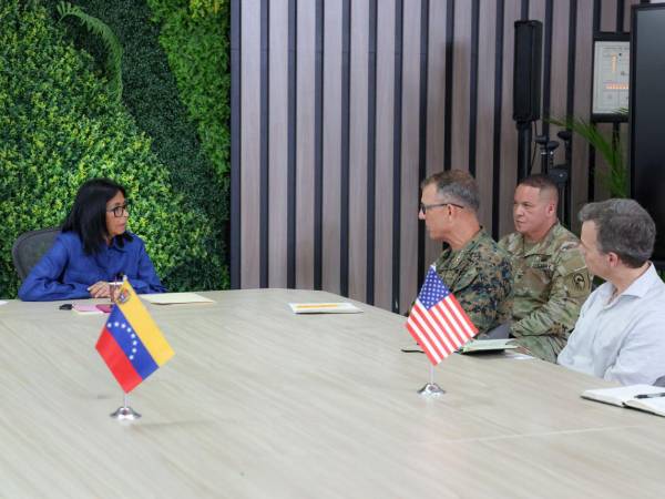 La presidenta encargada, Delcy Rodríguez, recibió al jefe del Comando Sur de EE. UU. Francis Donovan, para abordar acciones de reconstrucción en las regiones afectadas por los sismos.