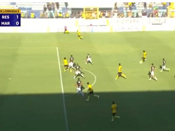 Polémica: Nixon Cruz estaba adelantado cuando el balón le pegó y eso provocó que se fuera al fondo de las redes.