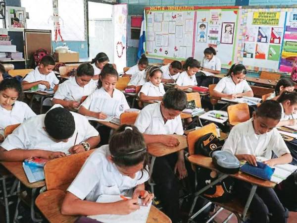 Sistema educativo pierde más de 103 mil alumnos en seis años.