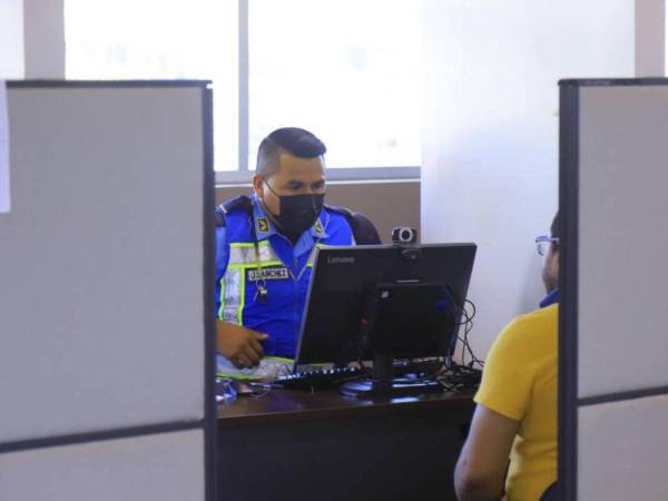 Autoridades de la Dirección Nacional de Vialidad y Transporte (DNVT) recuerdan a la ciudadanía los requisitos indispensables para realizar el trámite de emisión de licencia de conducir por primera vez.