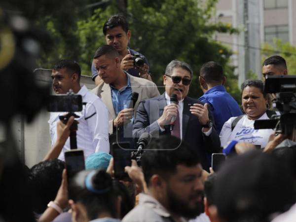 Previo a su ingreso a la <b>Corte Suprema de Justicia (CSJ)</b>, el expresidente <b>Juan Orlando Hernández</b> reiteró este lunes que los delitos de fraude y lavado de activos que se le atribuyen en el caso <b>Pandora II</b> no existen.