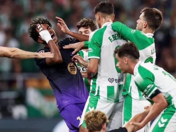 Facundo Bernal, jugador del Betis, fue duramente castigado tras agredir a Lamine Yamal.