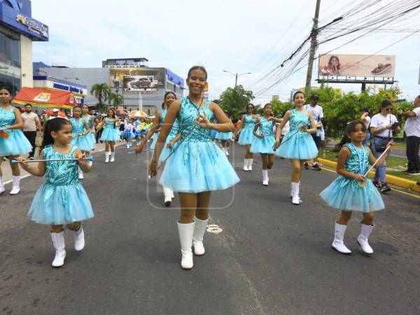 Las palillonas de la Kiddy Kat Bilingual School and Morazzanni Institute dijeron presente en la celebración de los 204 años de Independencia de Honduras.