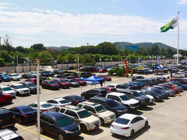 La feria de autos Creditón Mundialista se realiza los días 12, 13 y 14 de junio en el parqueo de UTH en San Pedro Sula.