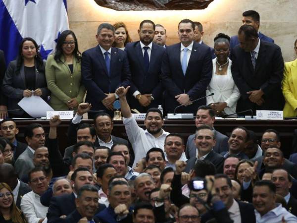 El miércoles 25 de marzo fue juramentado el fiscal general Pablo Emilio Reyes Theodore, tras la destitución en juicio político de Johel Zelaya.