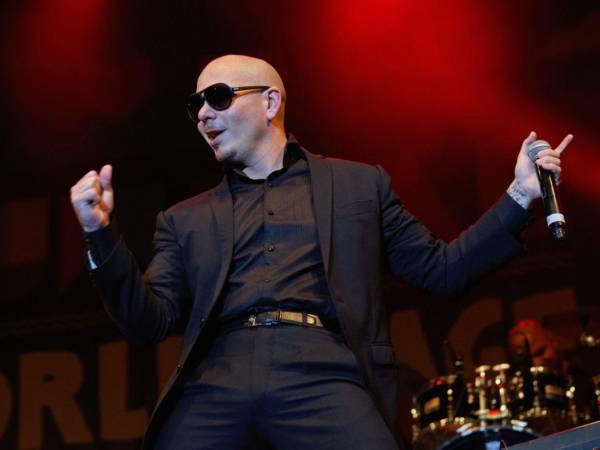 El rapero Pitbull se prepara para intentar un récord Guinness al reunir el mayor número de seguidores usando calvas postizas de manera simultánea durante el concierto que ofrecerá el próximo 10 de julio en el festival BST Hyde Park, en Londres, según informó la organización del evento.