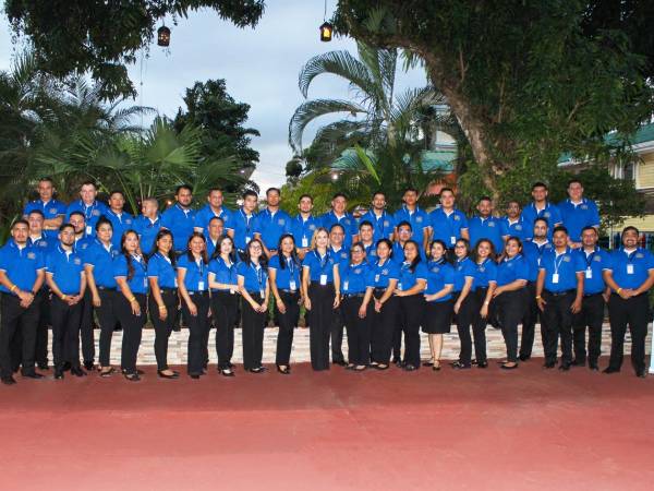 Colaboradores de Guifarro y Asociados de distintas regiones del país se reunieron en Tela, para celebrar la tradicional cena navideña de la empresa.