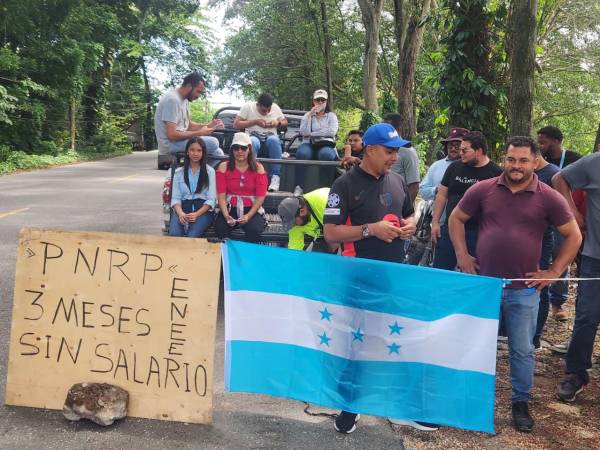Empleados del PNRP denuncian bloqueo laboral al retirarles el equipo de trabajo y sin acceso a oficinas. Este lunes han vuelto a la carga con las proetstas en la carretera CA-13.