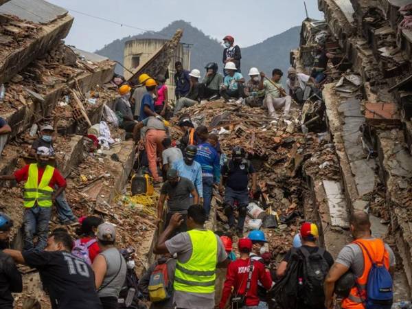 Las autoridades portuguesas informaron que 75 de sus ciudadanos murieron en los devastadores terremotos en Venezuela y 66 siguen desaparecidos.