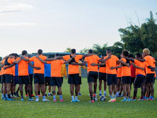 Plantilla de Real España en uno de sus entrenamientos en San Pedro Sula.