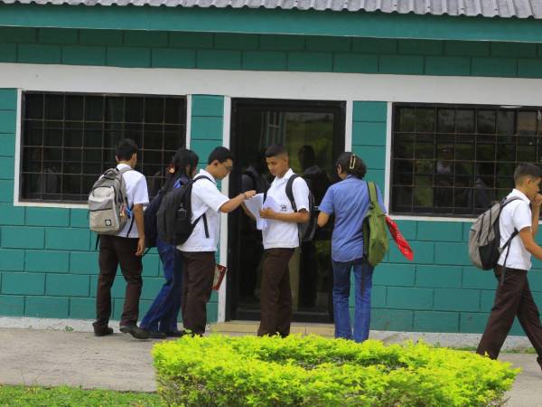 Las autoridades educativas instan a padres de familia y estudiantes a involucrarse más en el proceso de aprendizaje.