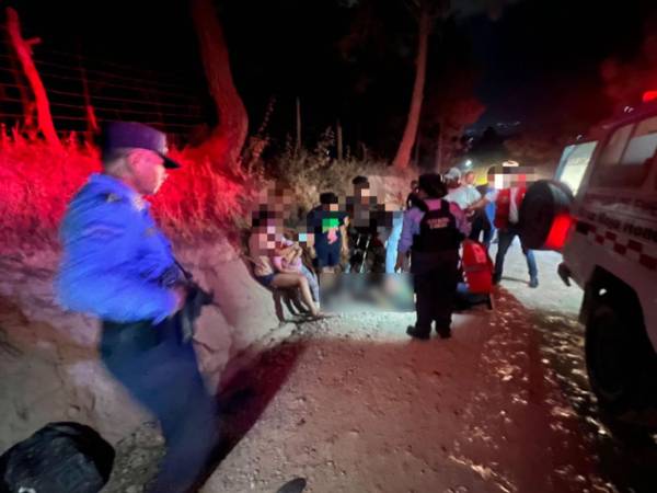 Tras el choque, las pequeñas víctimas fueron trasladadas de urgencia a un centro asistencial cercano.