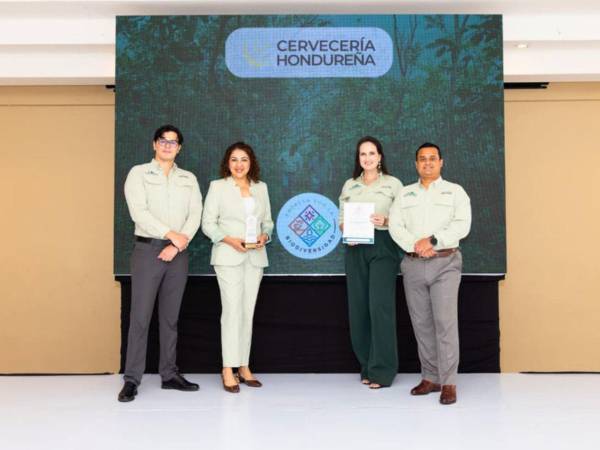 Representantes de Cervecería Hondureña presentes en la primera edición de Insignia por la Biodiversidad 2026.