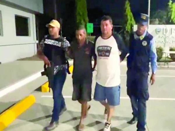 Roberto Galdámez y Rigoberto Escobar López.