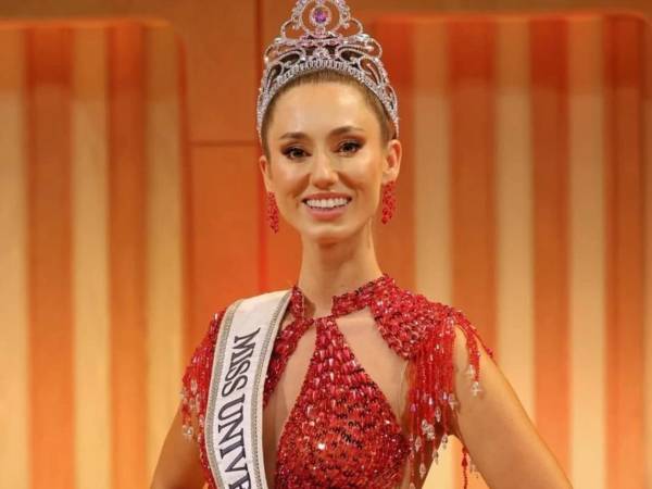 La caída de Dani Latimer en Miss Universo 2025 no fue un tropiezo, sino una puesta en escena que transformó la pasarela en un acto teatral.